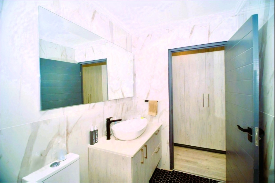 3 Bedroom Property for Sale in Calypso Beach Western Cape